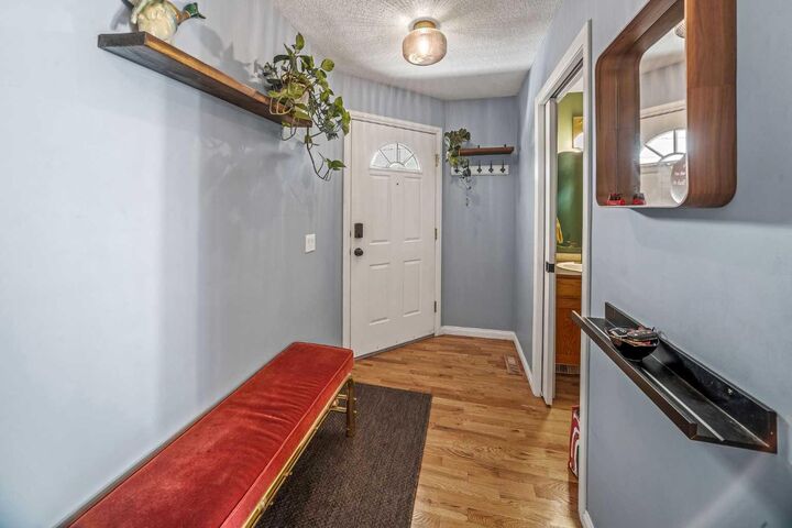Property Photo:  306 14 Avenue NE 2  AB T2E 1E3 