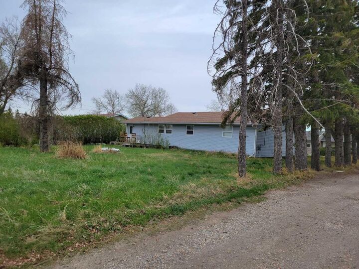 Property Photo: 320 7 Avenue NE 27 AB T0M 2A0