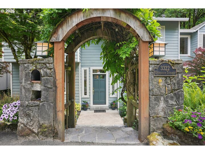 Property Photo:  3322 SW Evergreen Ter  OR 97205 