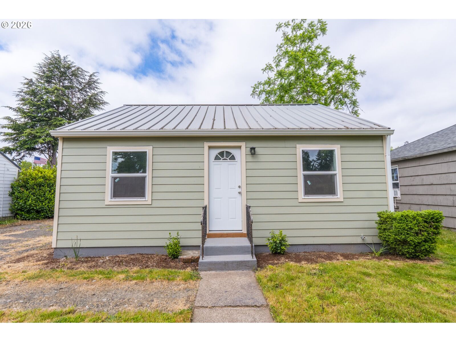 Property Photo:  1925 NE Liberty St  OR 97301 