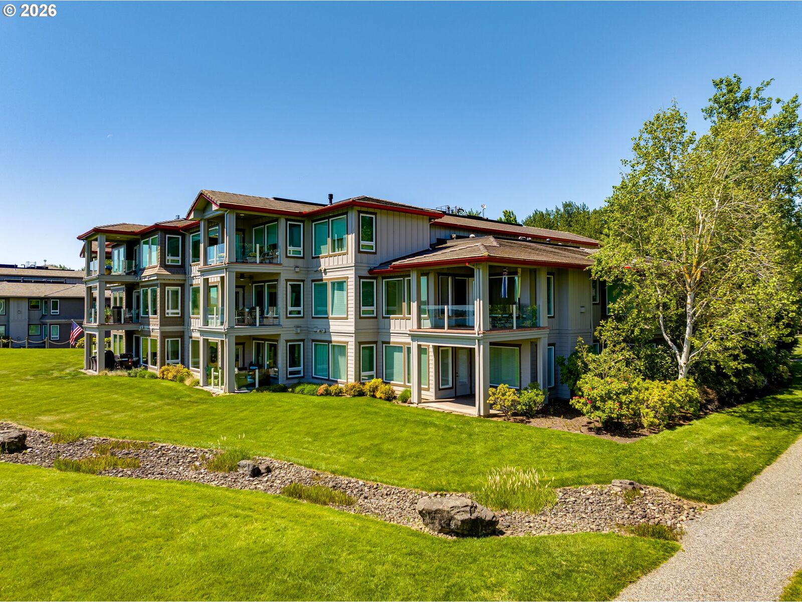 Property Photo:  5433 SE Scenic Ln 104  WA 98661 