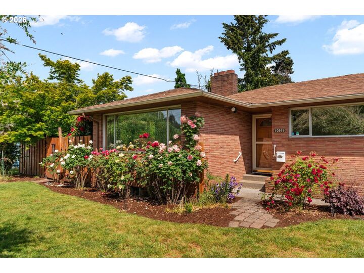 Property Photo: 10919 SE Mill Ct OR 97216