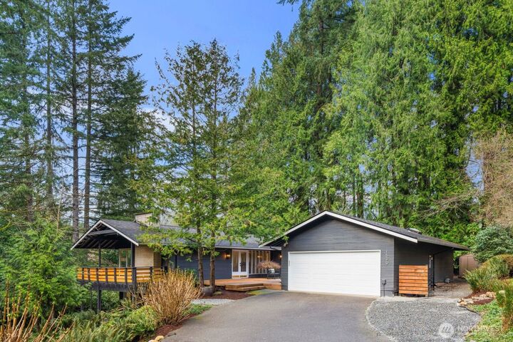 Property Photo:  1520  Sycamore Drive SE  WA 98027 