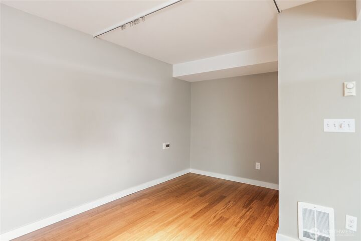 Property Photo:  300  31st Avenue A  WA 98122 
