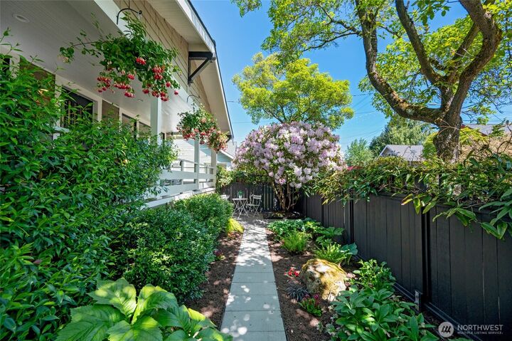 Property Photo:  5207  Wallingford Avenue N  WA 98103 