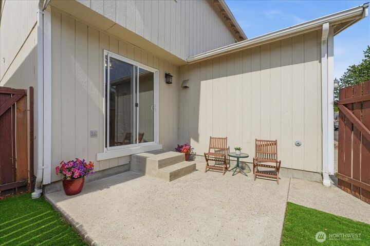 Property Photo:  6537  Compton Boulevard SE  WA 98513 