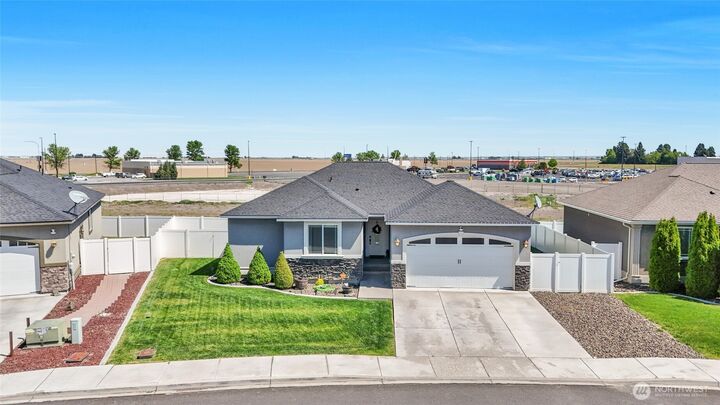Property Photo: 1645 E Madera Street WA 99344