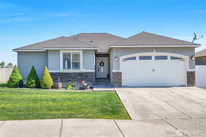 Property Photo:  1645 E Madera Street  WA 99344 
