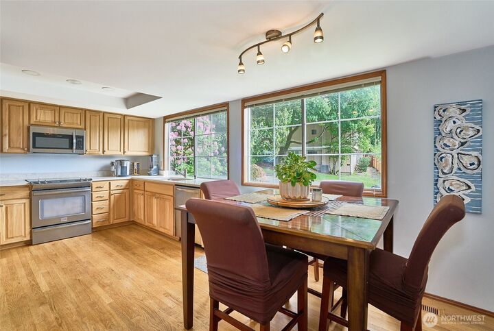Property Photo:  1404  S 290th Pl  WA 98003 
