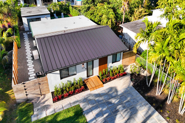 Property Photo: 225 NE 10th Street FL 33444