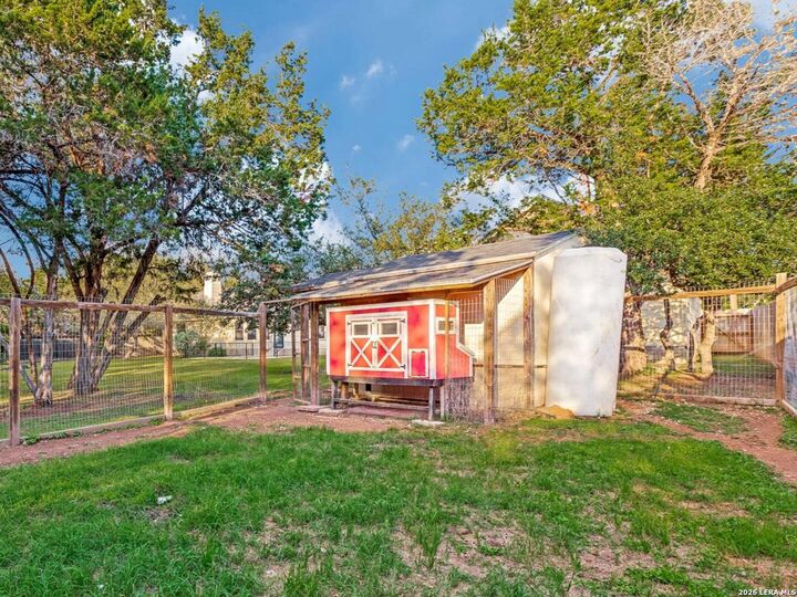 Property Photo: 1129 Desert Gold TX 78006