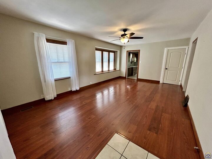 Property Photo: 625 SW Wayne Ave KS 66606