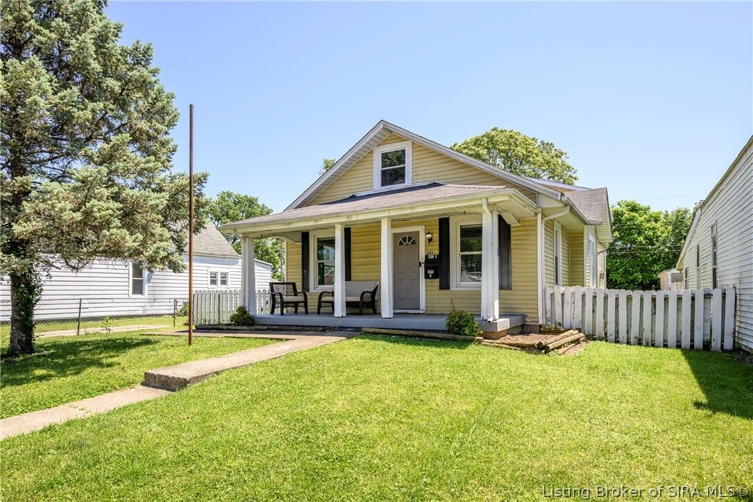 Property Photo: 2112 E Market Street IN 47150