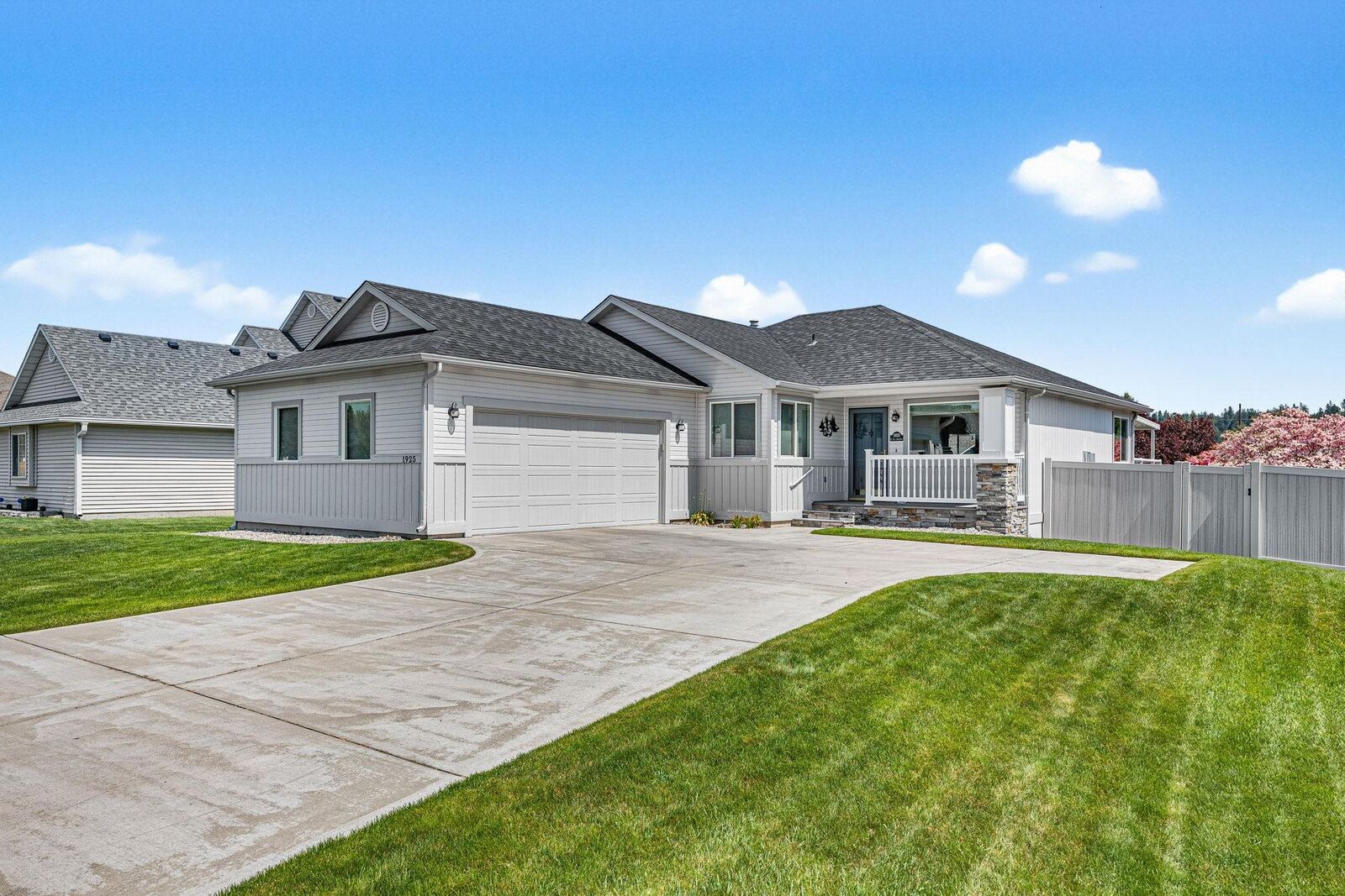 Property Photo: 1925 S St Charles Rd WA 99037