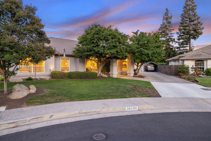Property Photo:  2833 E Laura Court  CA 93292 