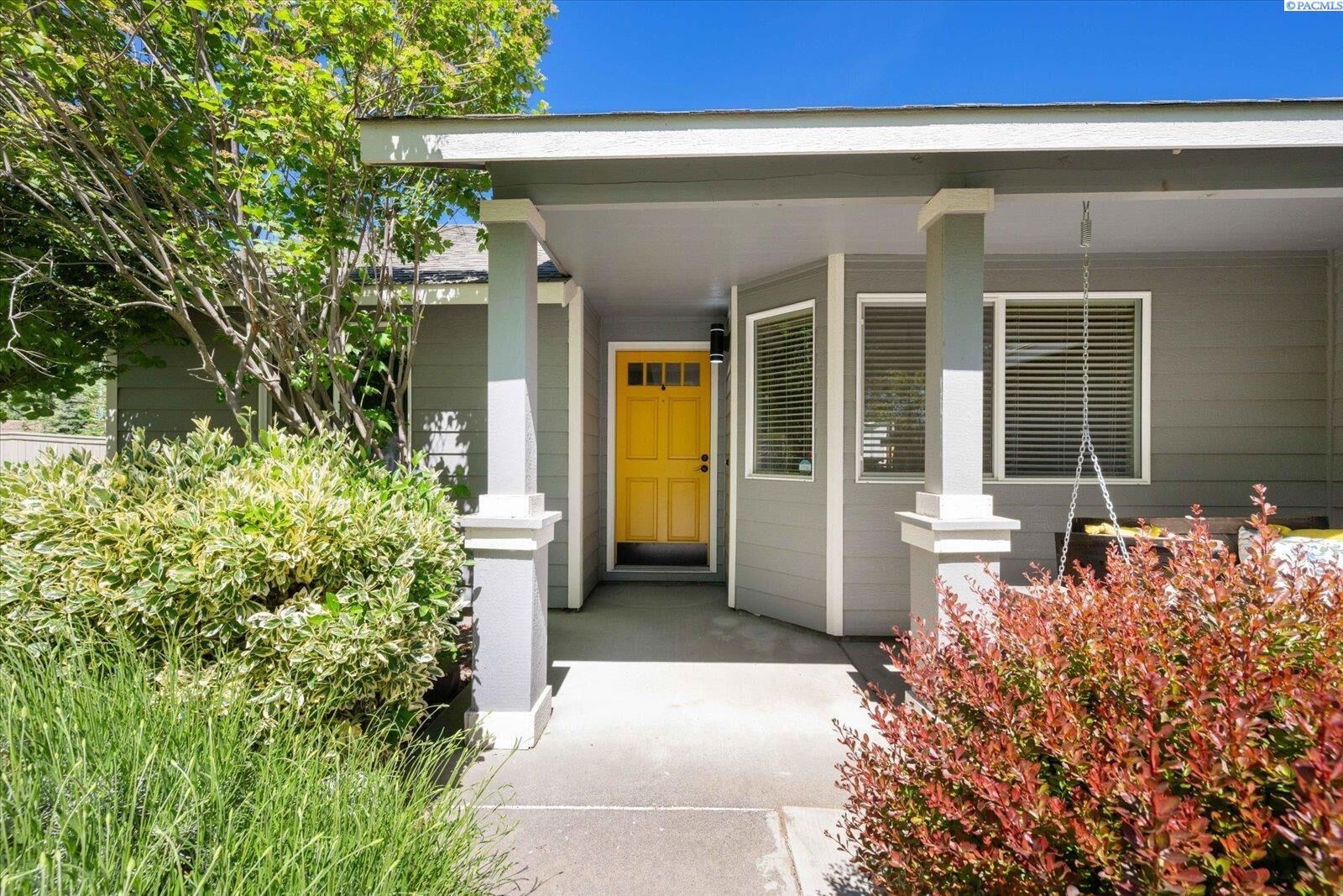Property Photo:  5730 W 11th Avenue  WA 99338 