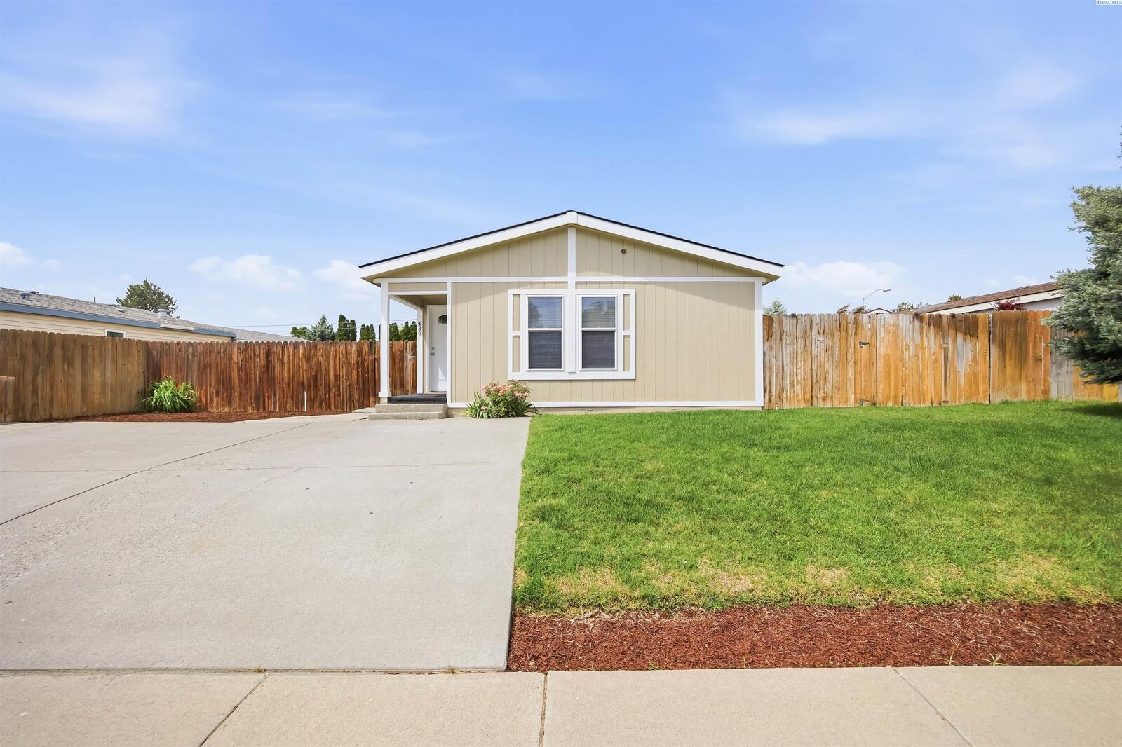 Property Photo:  436 N Douglas Ave.  WA 99301 