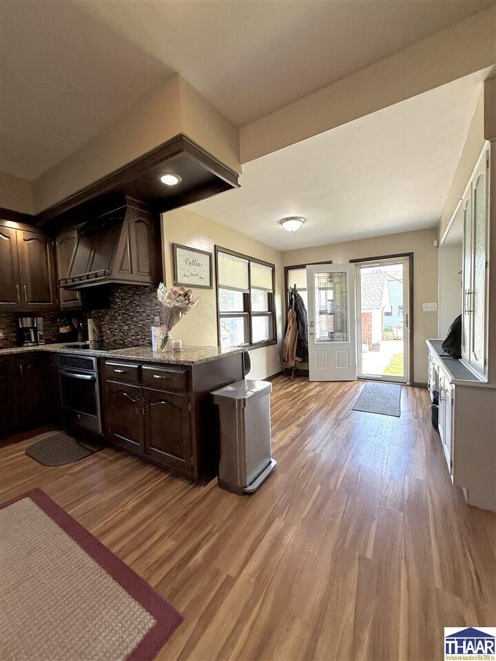 Property Photo:  990 E Vincennes Street  IN 47441 