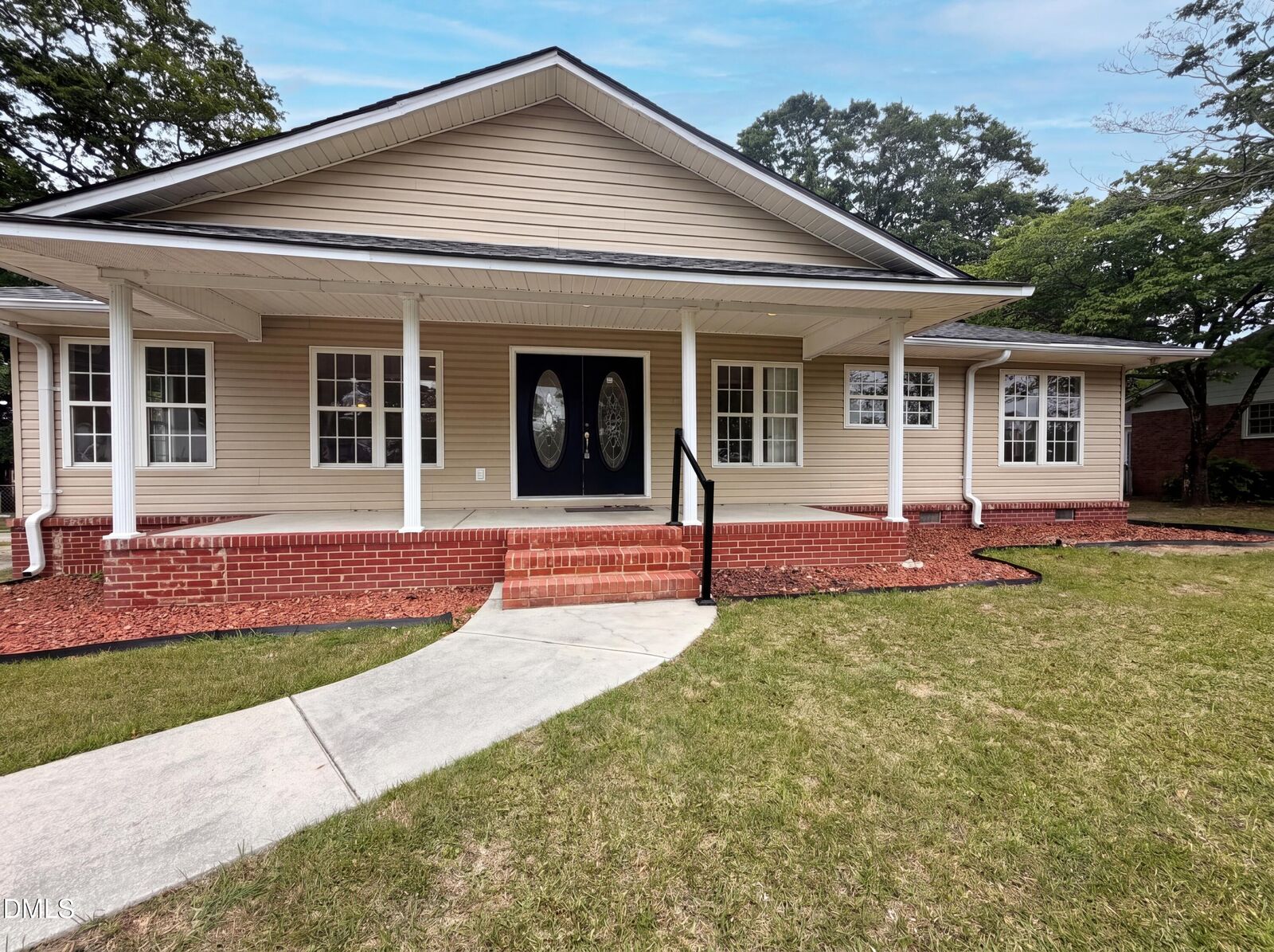 Property Photo:  1210 N Park Avenue  NC 28334 