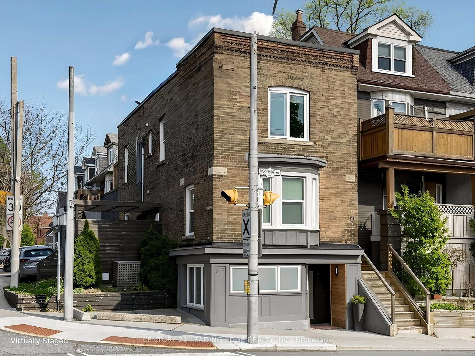 Property Photo:  679 Woodbine Avenue  ON M4E 2J3 