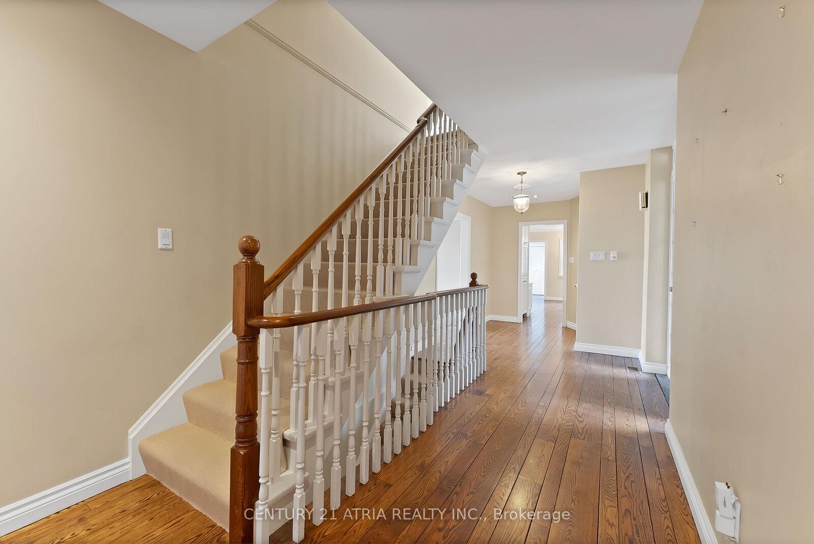 Photo de la propriété:  5 Hill Crescent  ON M1M 1H7 