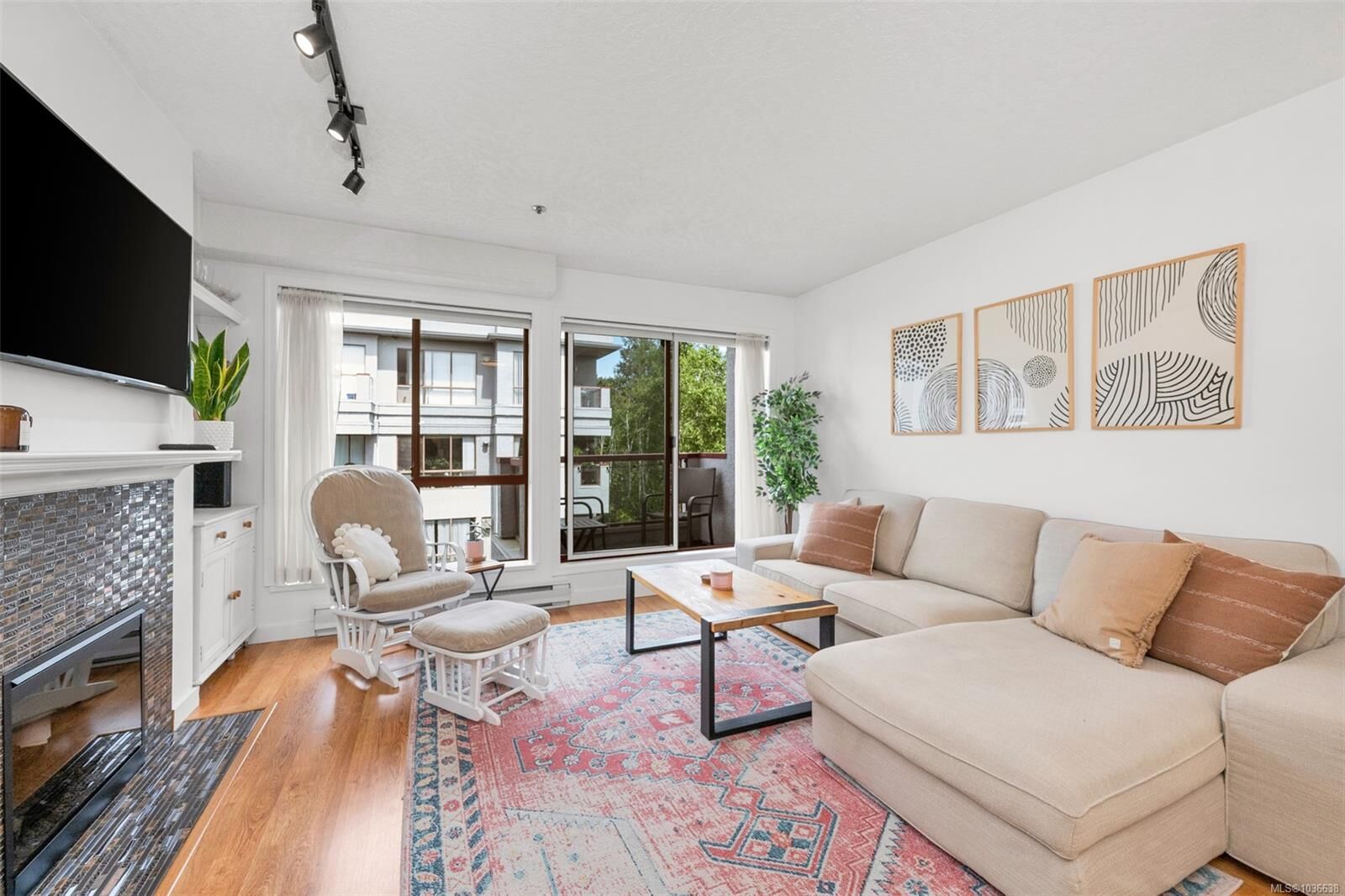 Property Photo:  520 Dunedin St 409  BC V8T 2L6 