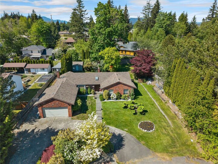 Property Photo: 1930 Gillian Pl BC V9W 6B6