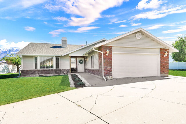 Property Photo:  2476 W Clydesdale Ct. N  UT 84404 