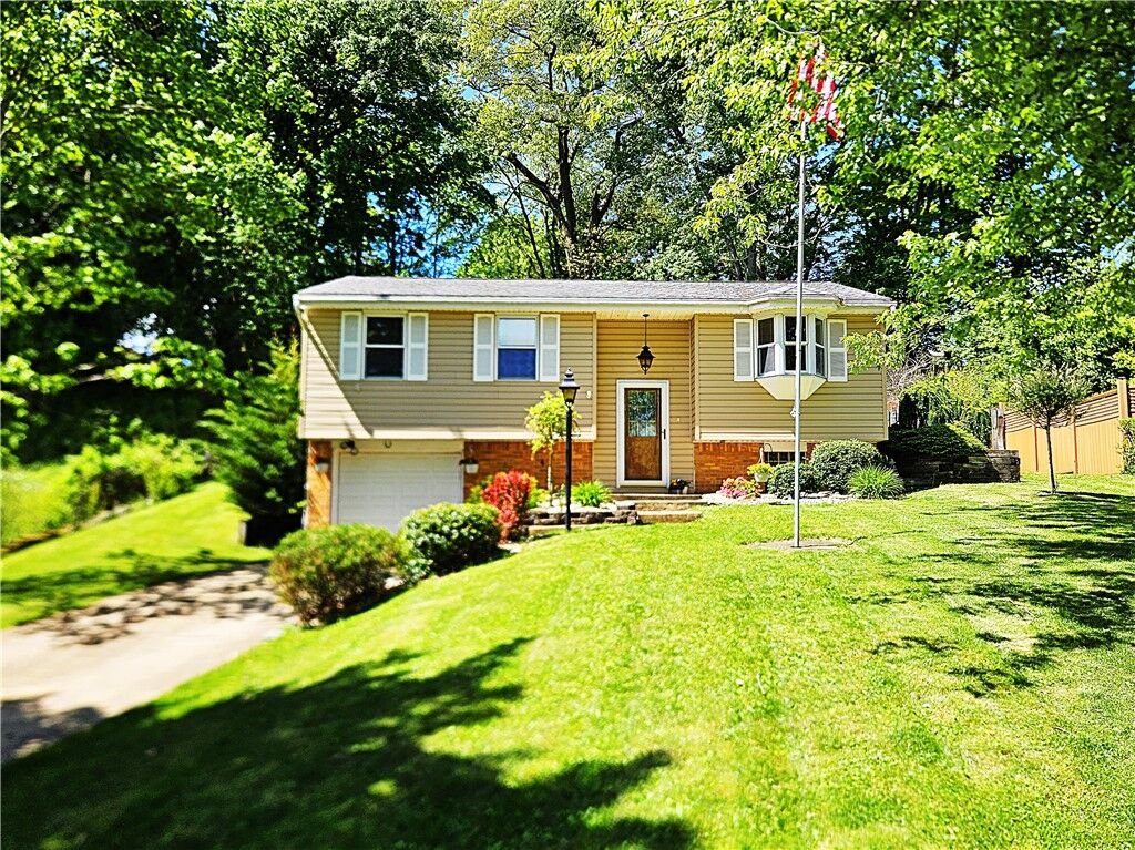 Property Photo: 322 Chelsea Dr PA 15601