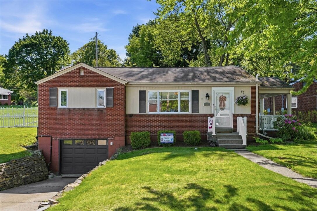 Property Photo:  1012 Garden Pl  PA 15116 