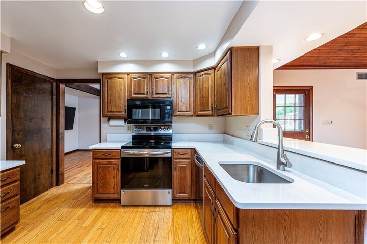 Property Photo: 532 McElheny Rd PA 15116