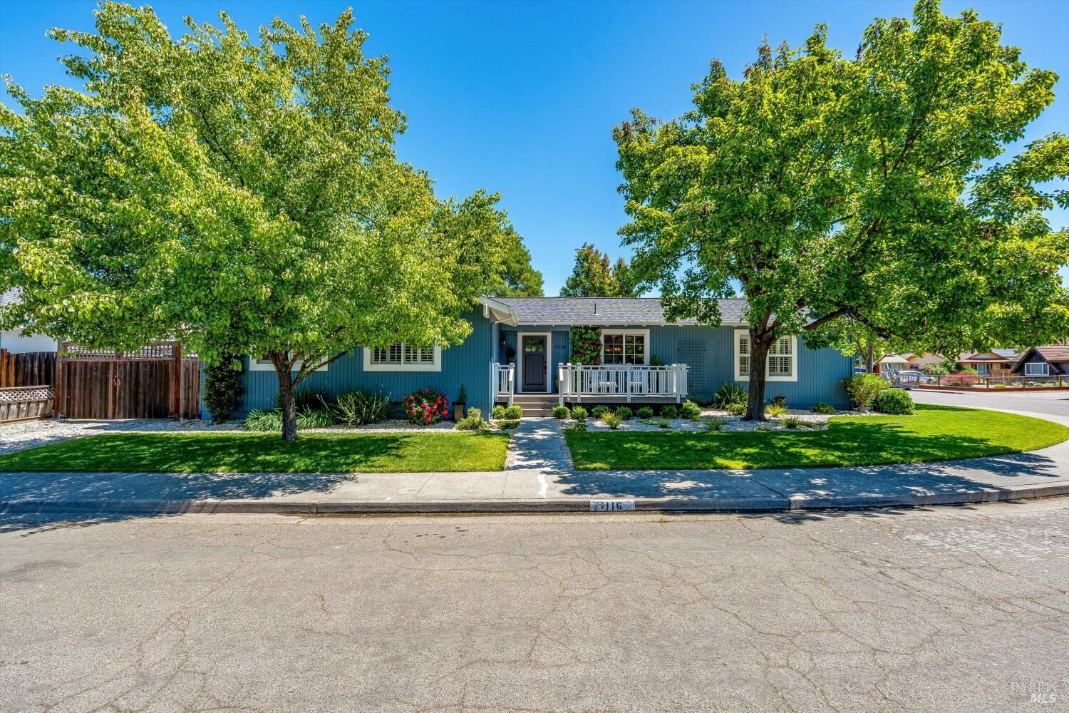 Property Photo: 1116 Lanewood Way CA 95404