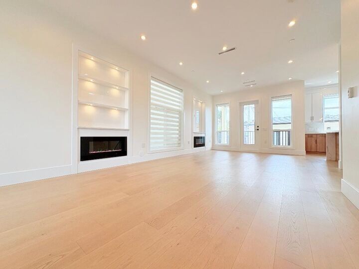 Property Photo: 2026 E 32nd Avenue BC V5N 3B8