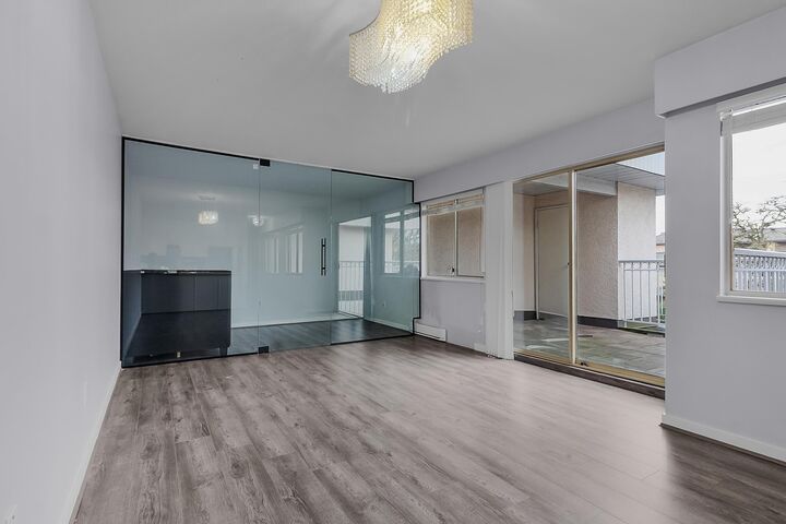 Property Photo: 458 E 44th Avenue 303 BC V5W 1W3
