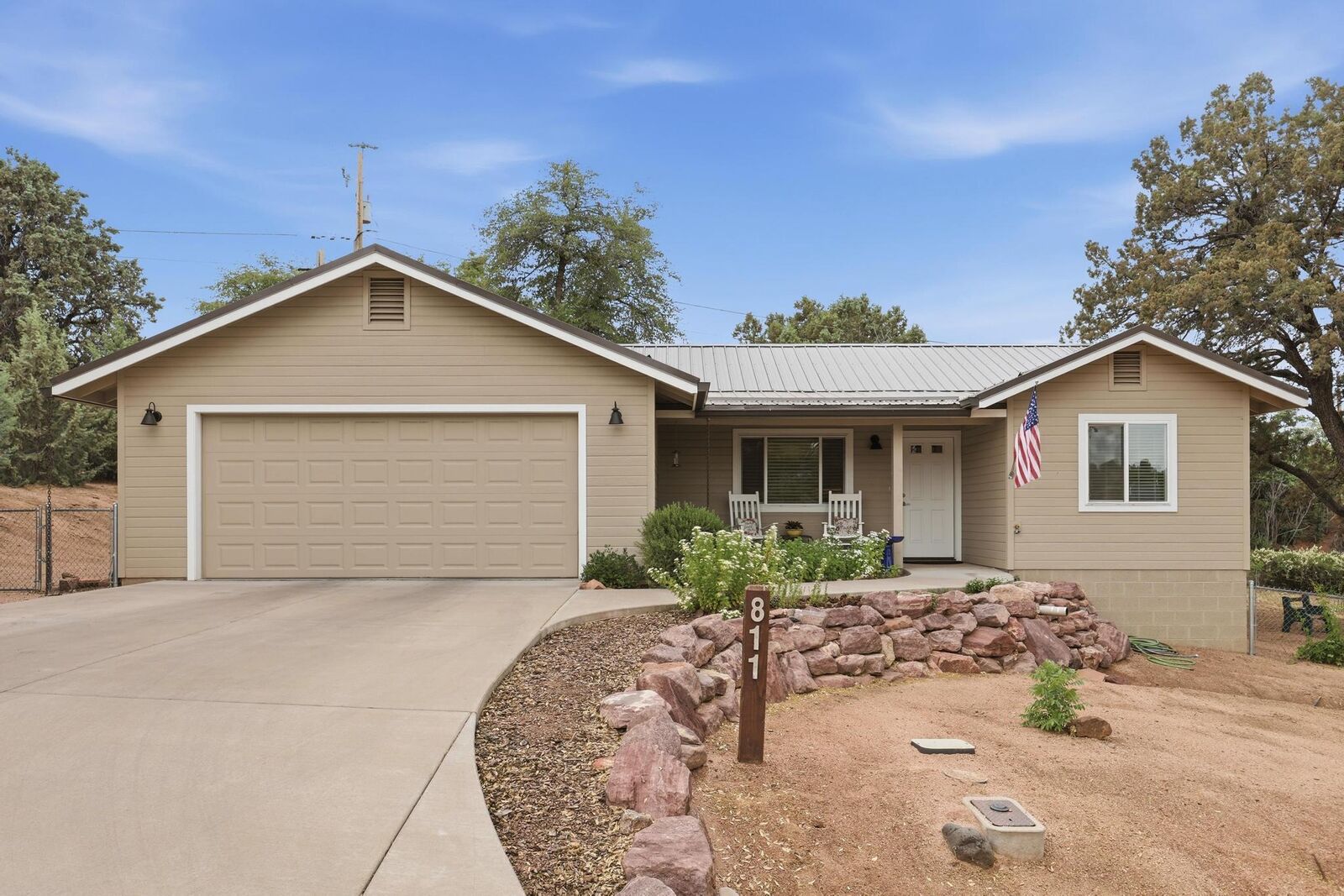 Property Photo: 811 W Cherry Street AZ 85541