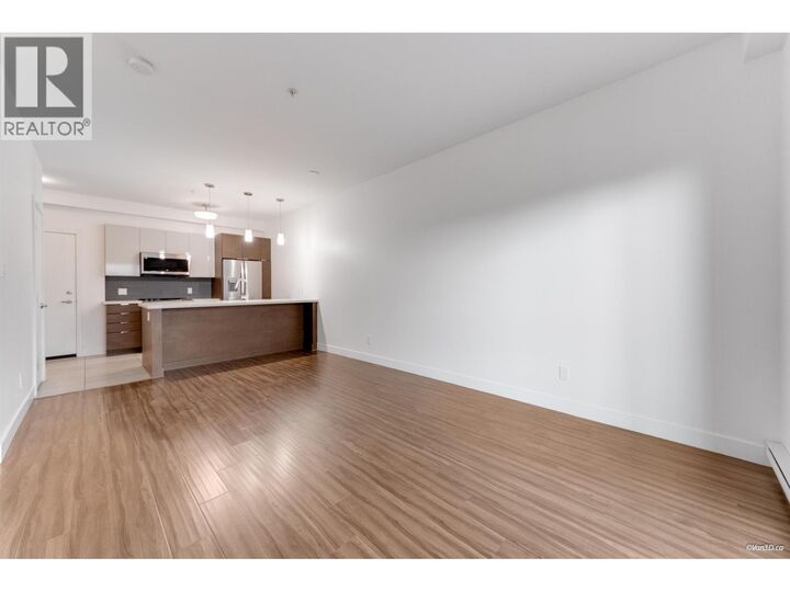 Photo de la propriété:  7727 Royal Oak Avenue 211  BC V5J 4K2 