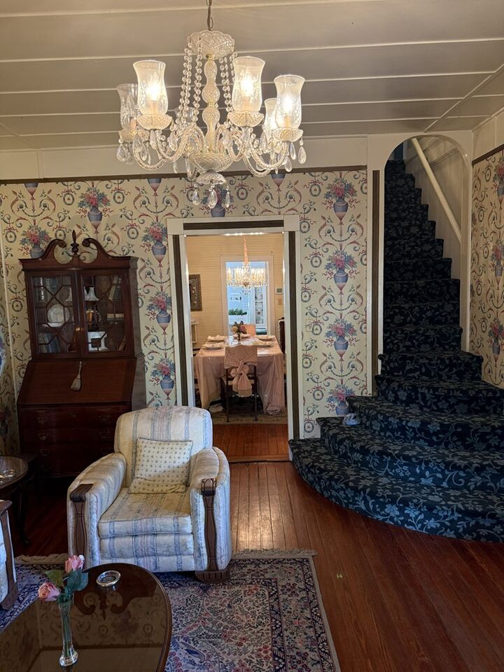 Property Photo:  208 Crockett St  TX 78624 