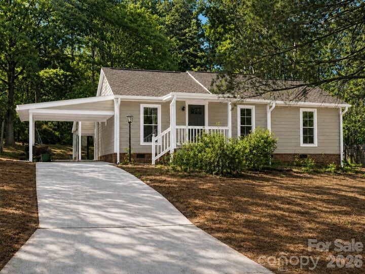 Property Photo:  6921 Kirkcaldy Lane  NC 28227 
