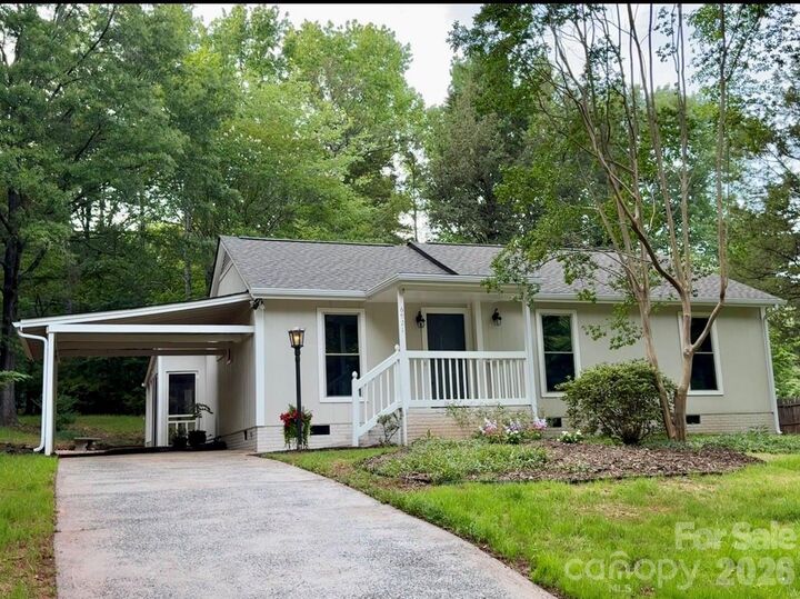 Property Photo: 6921 Kirkcaldy Lane NC 28227