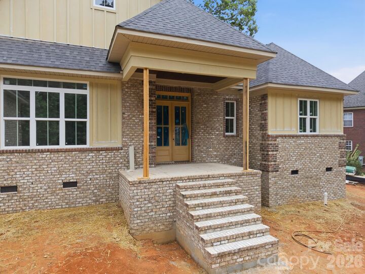 Property Photo: 207 Kingsbridge Road NC 28144