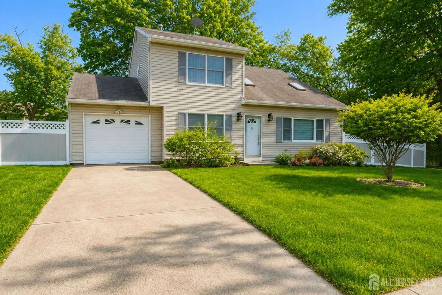 Property Photo:  9 Sycamore Lane  NJ 08854 