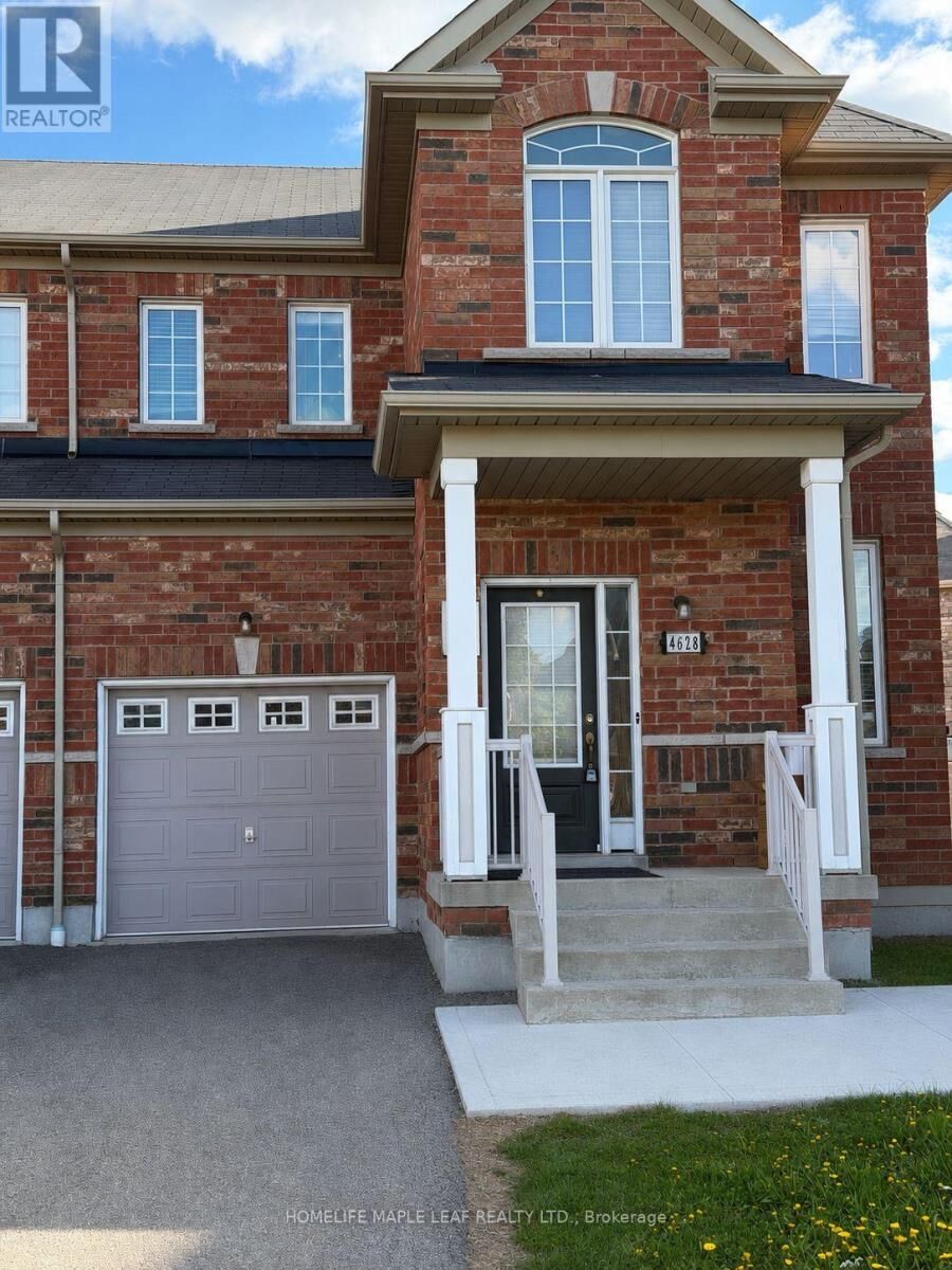 Property Photo:  4628 Sandford Farm Drive  ON L5V 0C1 
