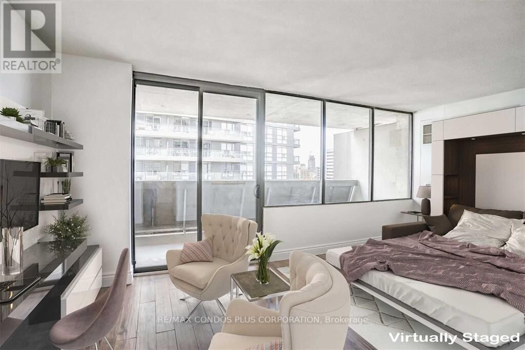 Property Photo:  720 Spadina Avenue 1011  ON M5S 2T9 