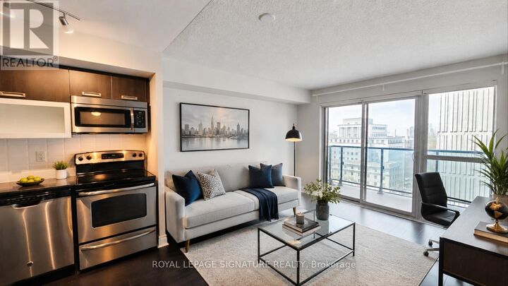 Property Photo:  28 Ted Rogers Way 1810  ON M4Y 2J4 