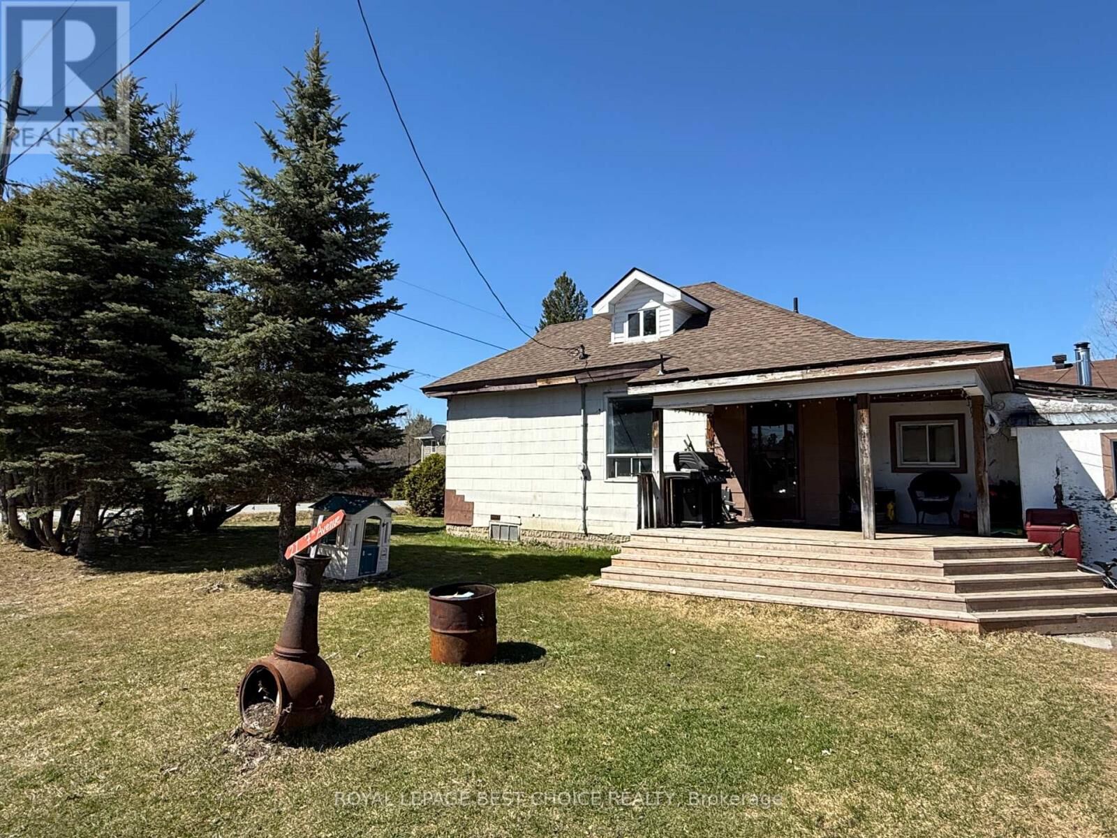 Property Photo:  21 7th Avenue  ON P0J 1H0 