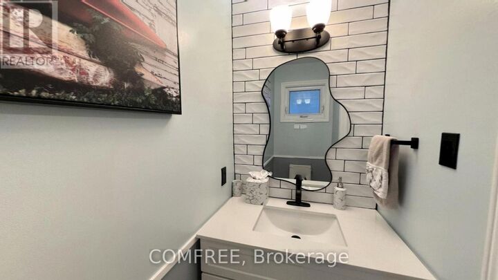 Property Photo:  10 Durbin Court  ON K2L 3T8 