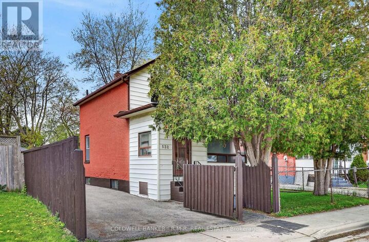 Photo de la propriété:  532 Front Street  ON L1H 4V2 