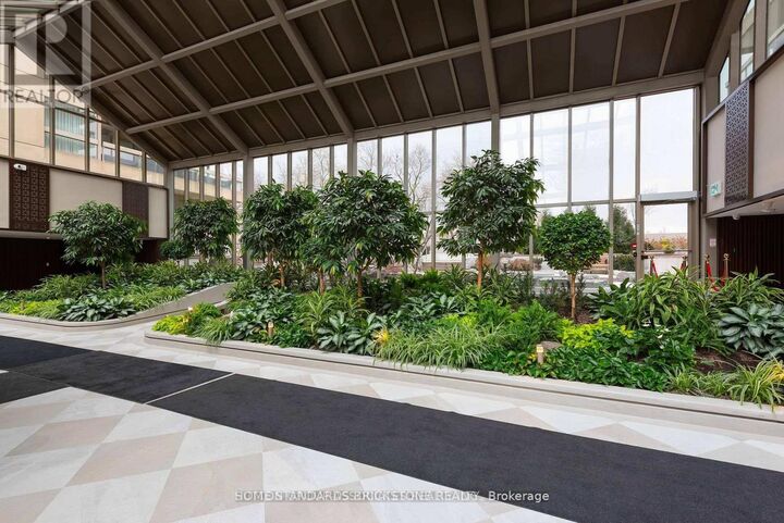 Property Photo:  61 St Clair Avenue West 805  ON M4V 2Y8 