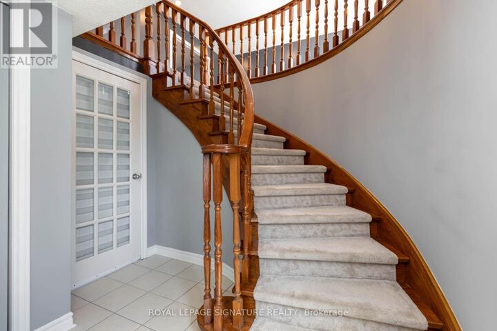 Property Photo:  34 Kingswood Drive East  ON L1E 1G2 