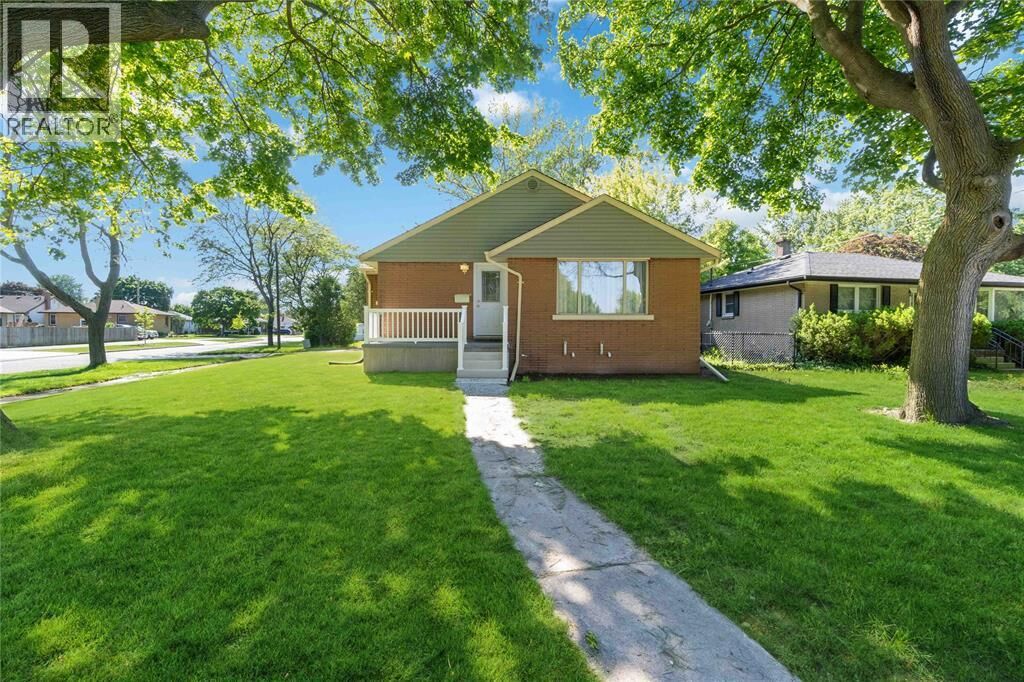 Property Photo:  67 Minto Street Lower  ON N7S 2R6 